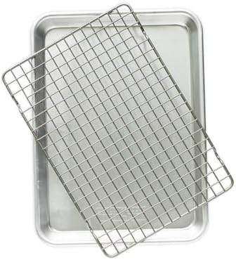 Nordic Ware Naturals® Quarter Sheet with Oven-Safe Nonstick Grid