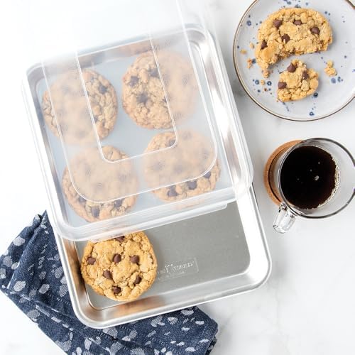 Nordic Ware Naturals Quarter Sheet with Lid