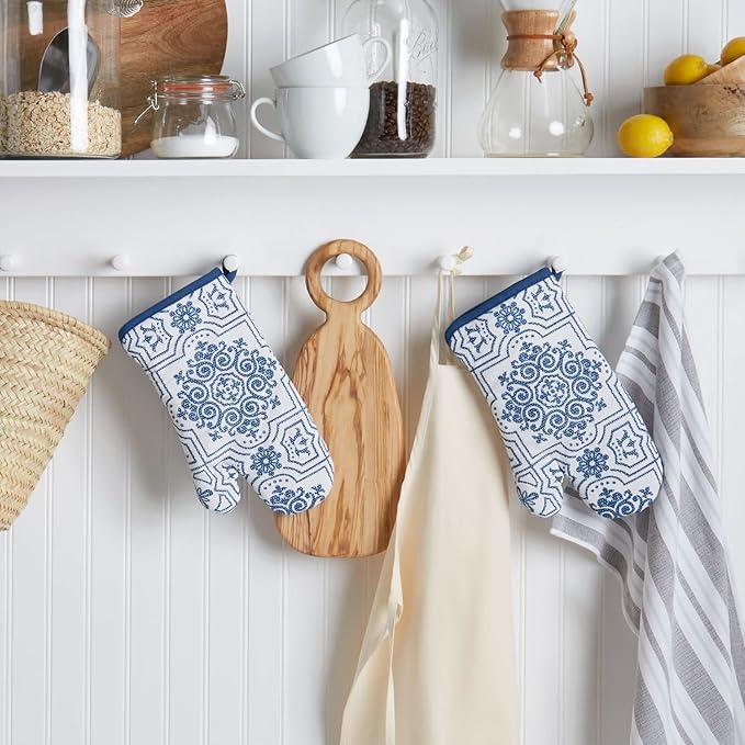 Martha Stewart Strie Medallion Oven Mitt 2-Pack Set - Image 2