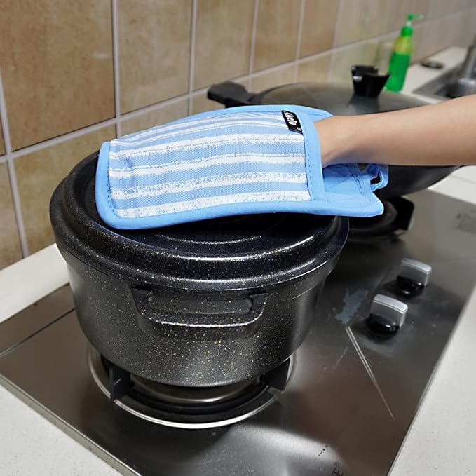 Alselo Silicone Pot Holders Set of 3 Heat Resistant & Non Slip Potholders - Image 4