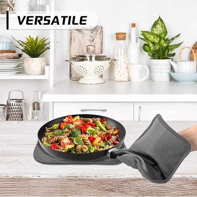 BPA-Free Soft Silicone 4 Piece Oven Mitts & Pot Holders Set - Image 7