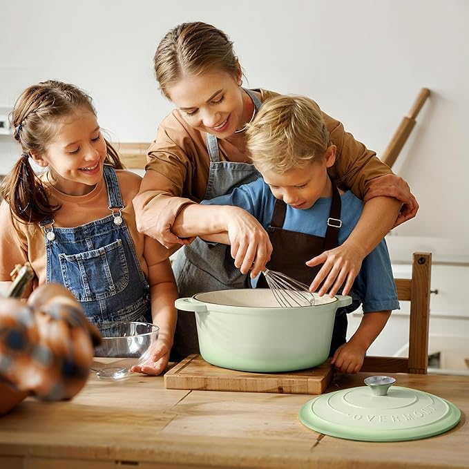 Overmont Enameled Cast Iron Dutch Oven - Image 8